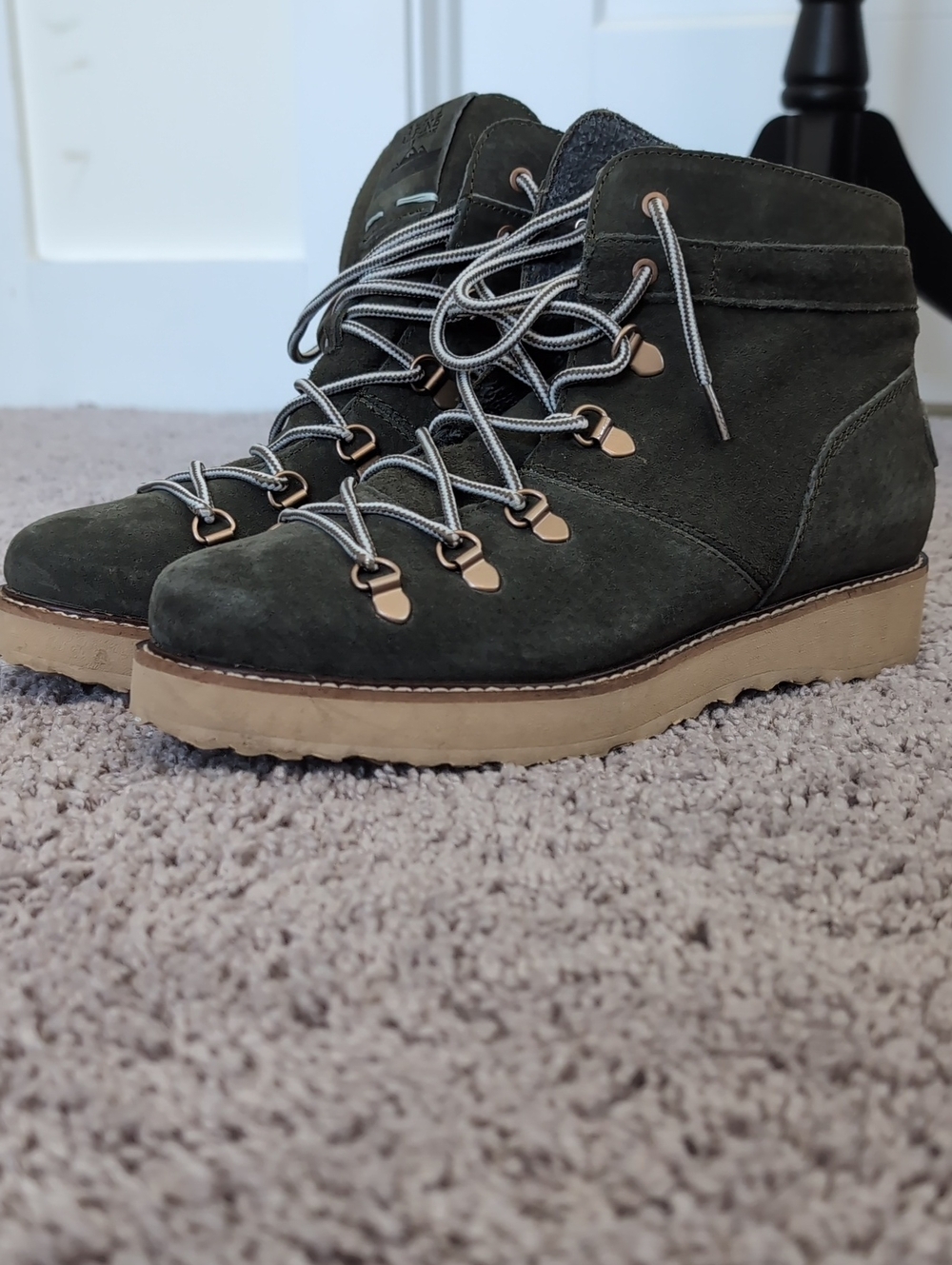 Roxy Womens Suede Hiking-Inspired Ankle Boots